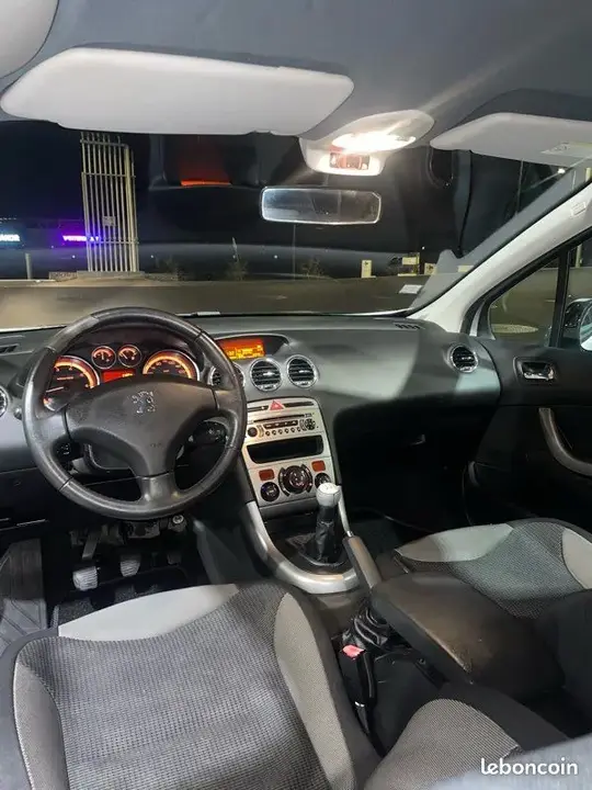 Peugeot 308 2008 photo 3