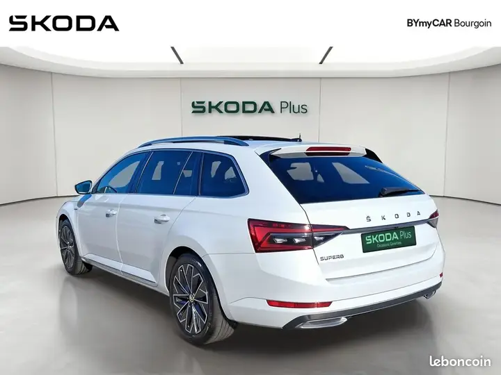 Skoda Superb 2023 photo 3