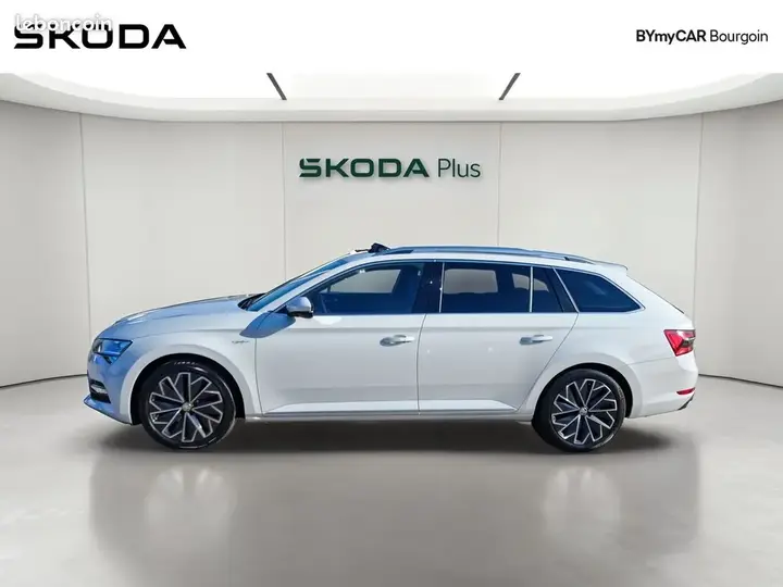 Skoda Superb 2023 photo 2