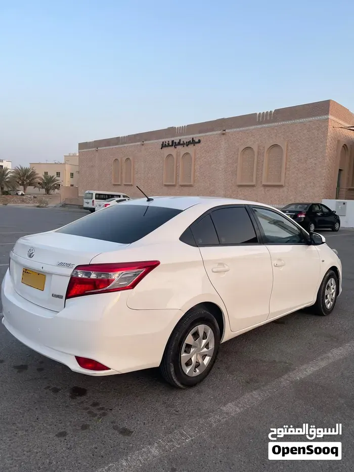 Toyota Yaris 2015 photo 3