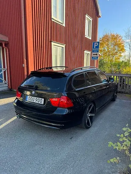 BMW 320D 2010 photo 2
