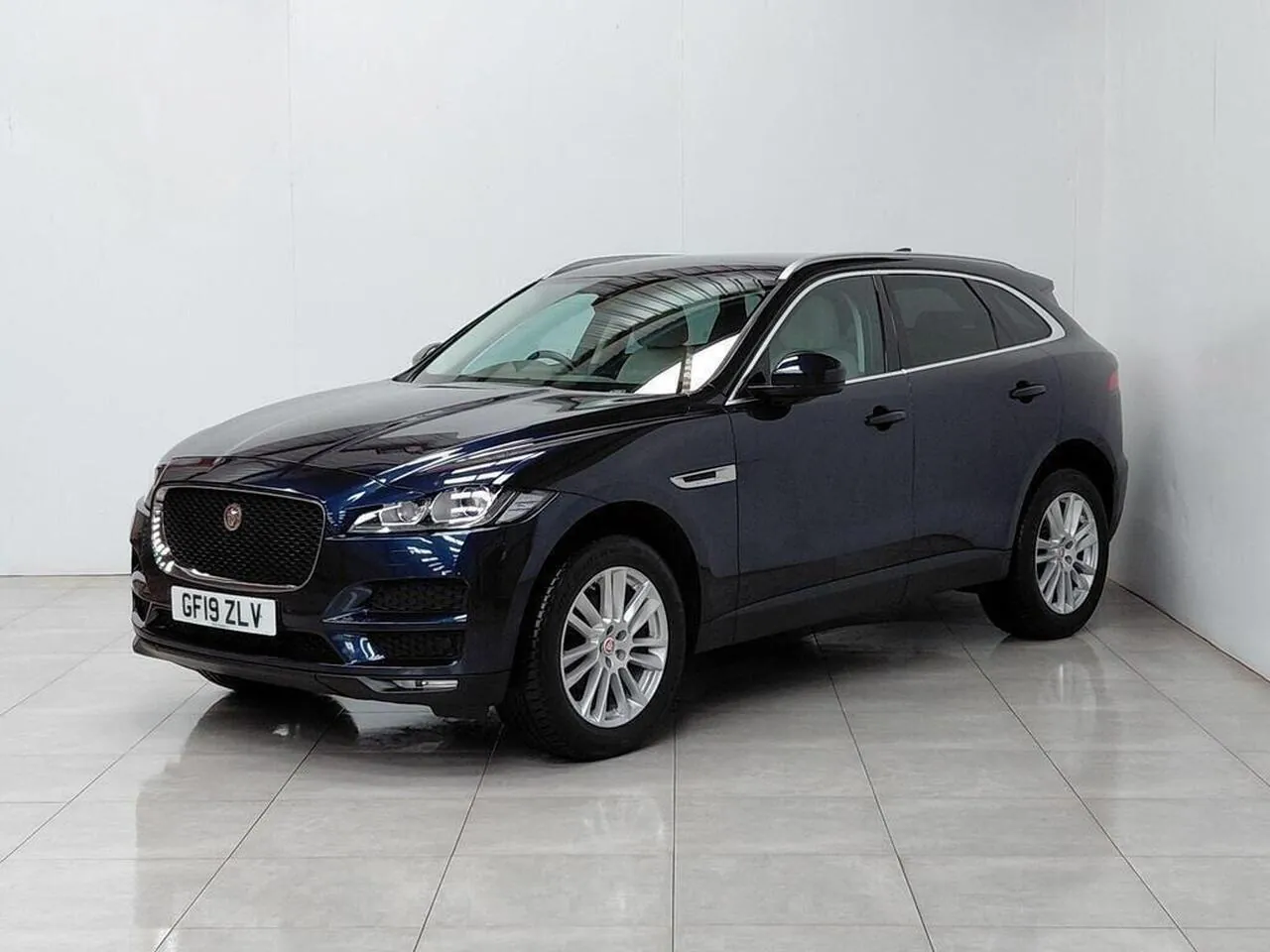 Jaguar F-Pace 2019 photo 2