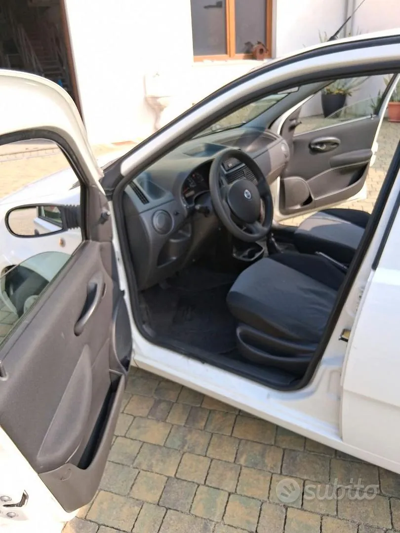 Fiat Punto 2005 photo 4
