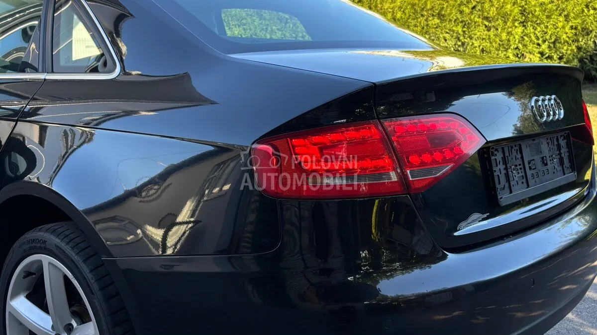 Audi A4 2010 photo 4