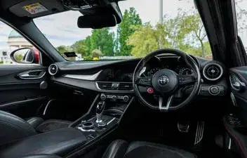 Alfa Romeo Giulia 2024 photo 4