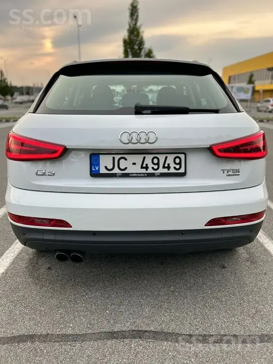 Audi Q3 2012 photo 2