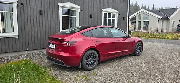 Tesla Model 3 2024 photo 3
