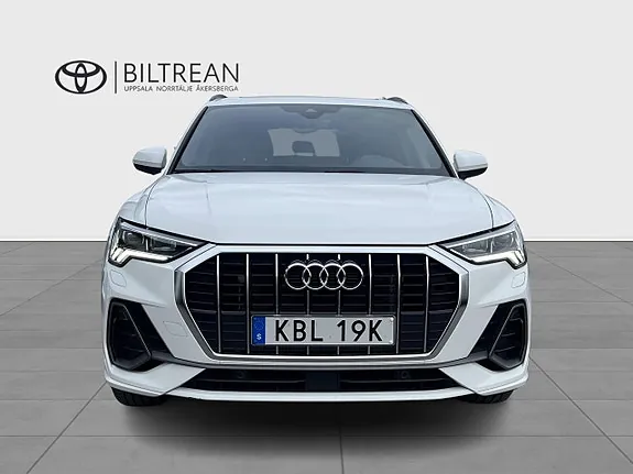 Audi Q3 2022 photo 2