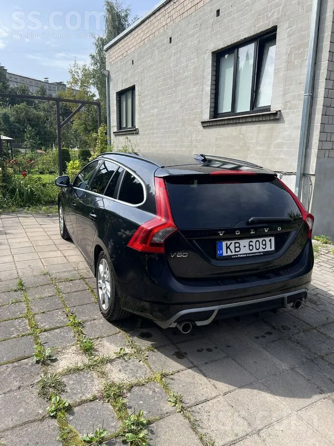Volvo V60 2011 photo 2
