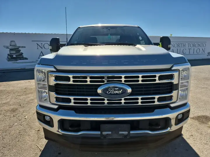 Ford F250 2023 photo 2