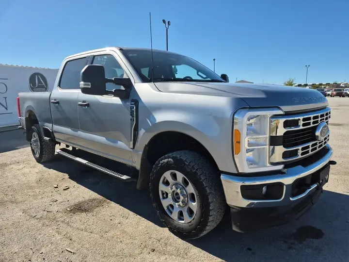 Ford F250 2023 photo 3
