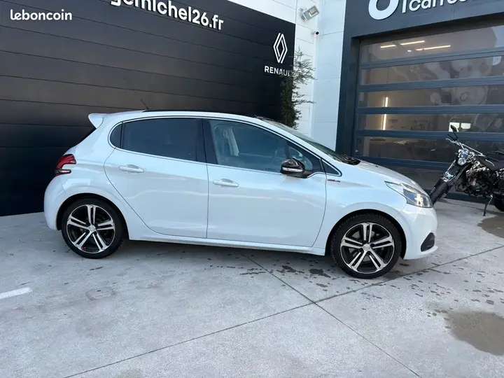Peugeot 208 2017 photo 2