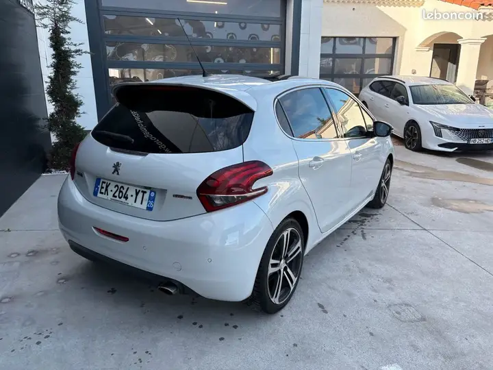 Peugeot 208 2017 photo 4
