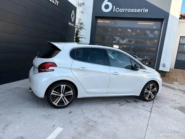 Peugeot 208 2017 photo 3