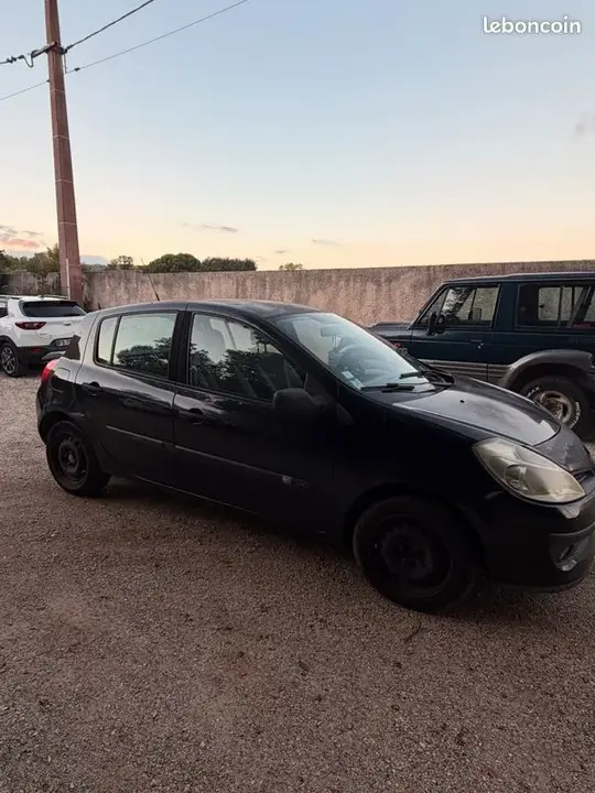 Renault Clio 2005 photo 2