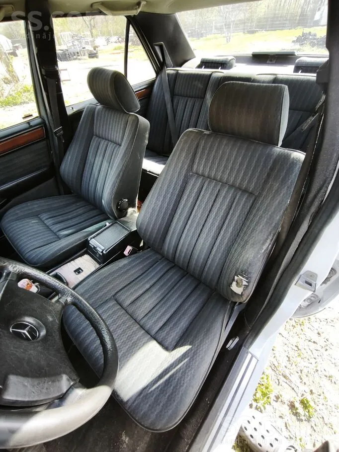Mercedes-Benz E200 1990 photo 5