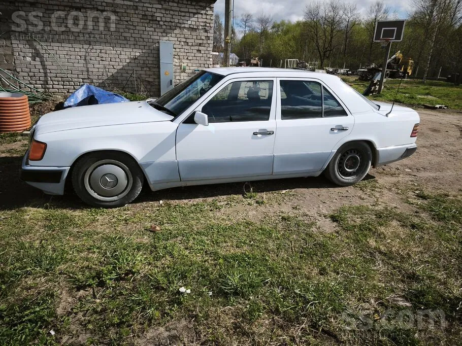 Mercedes-Benz E200 1990 photo 4