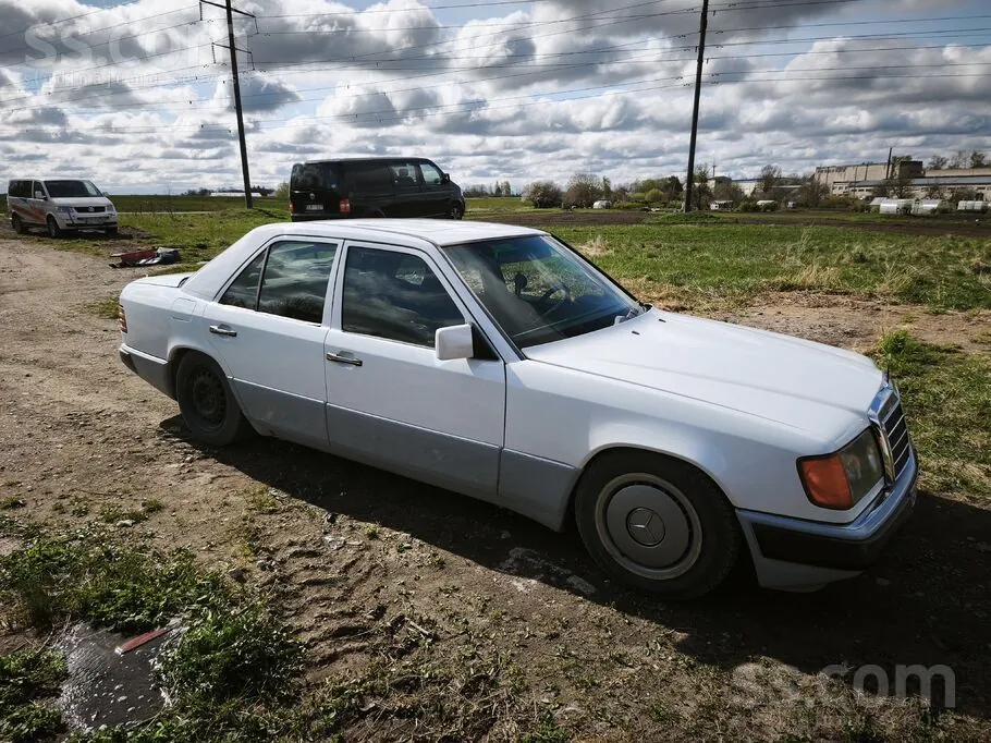Mercedes-Benz E200 1990 photo 3
