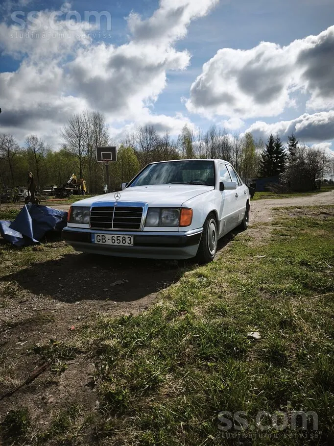 Mercedes-Benz E200