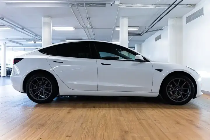 Tesla Model 3 2023 photo 5