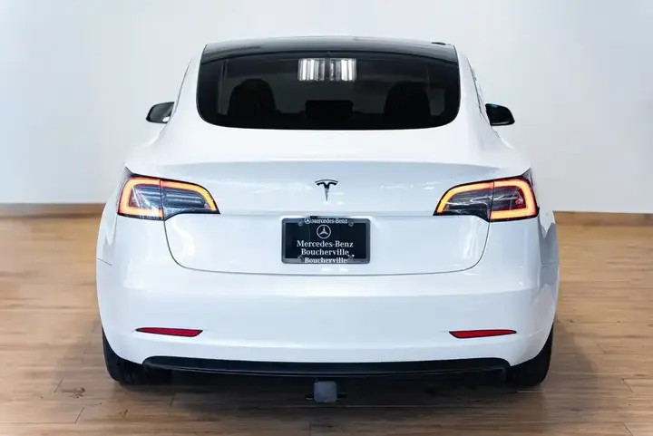 Tesla Model 3 2023 photo 4