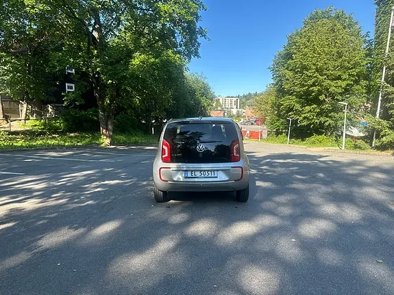 Volkswagen E-Up! 2015 photo 4