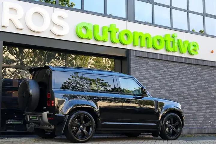 Land Rover Defender 2022 photo 2