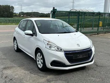 Peugeot 208 2015 photo 2