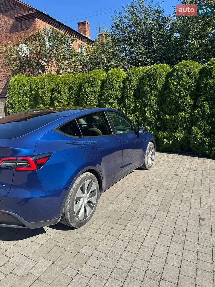 Tesla Model Y 2021 photo 2