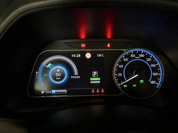 Nissan Leaf 2018 photo 2