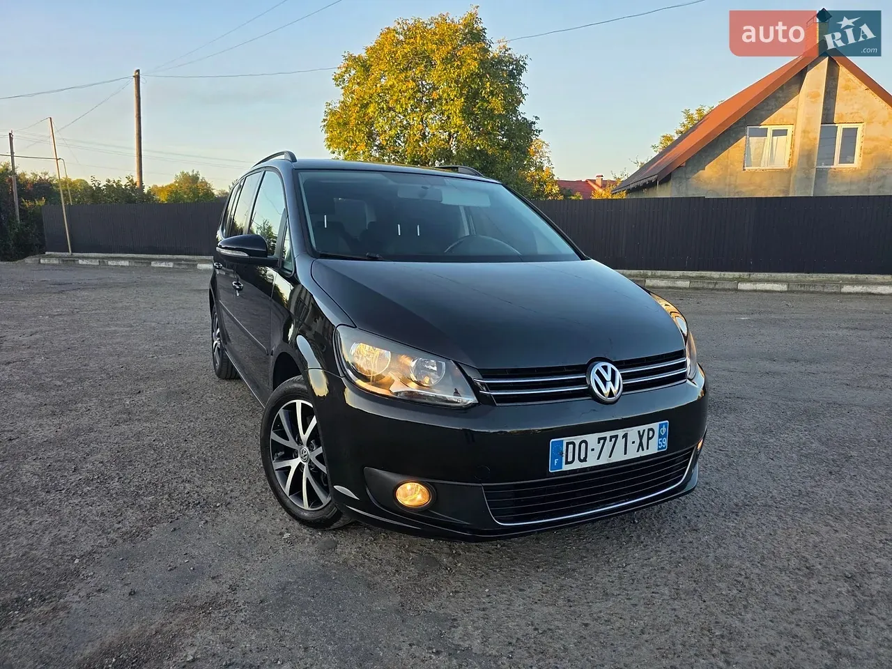 Volkswagen Touran 2011 photo 3