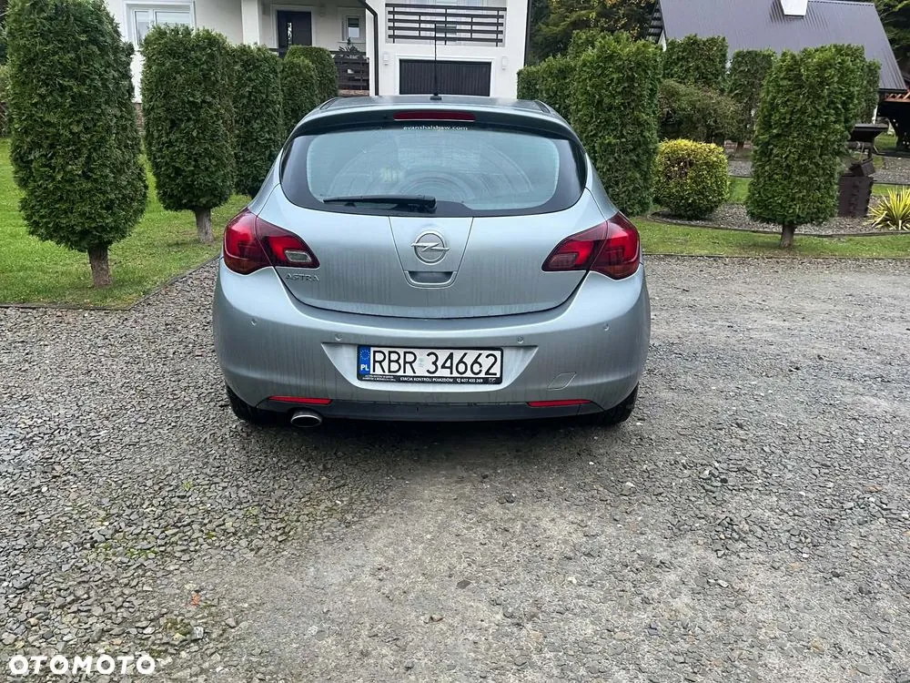 Opel Astra 2010 photo 3