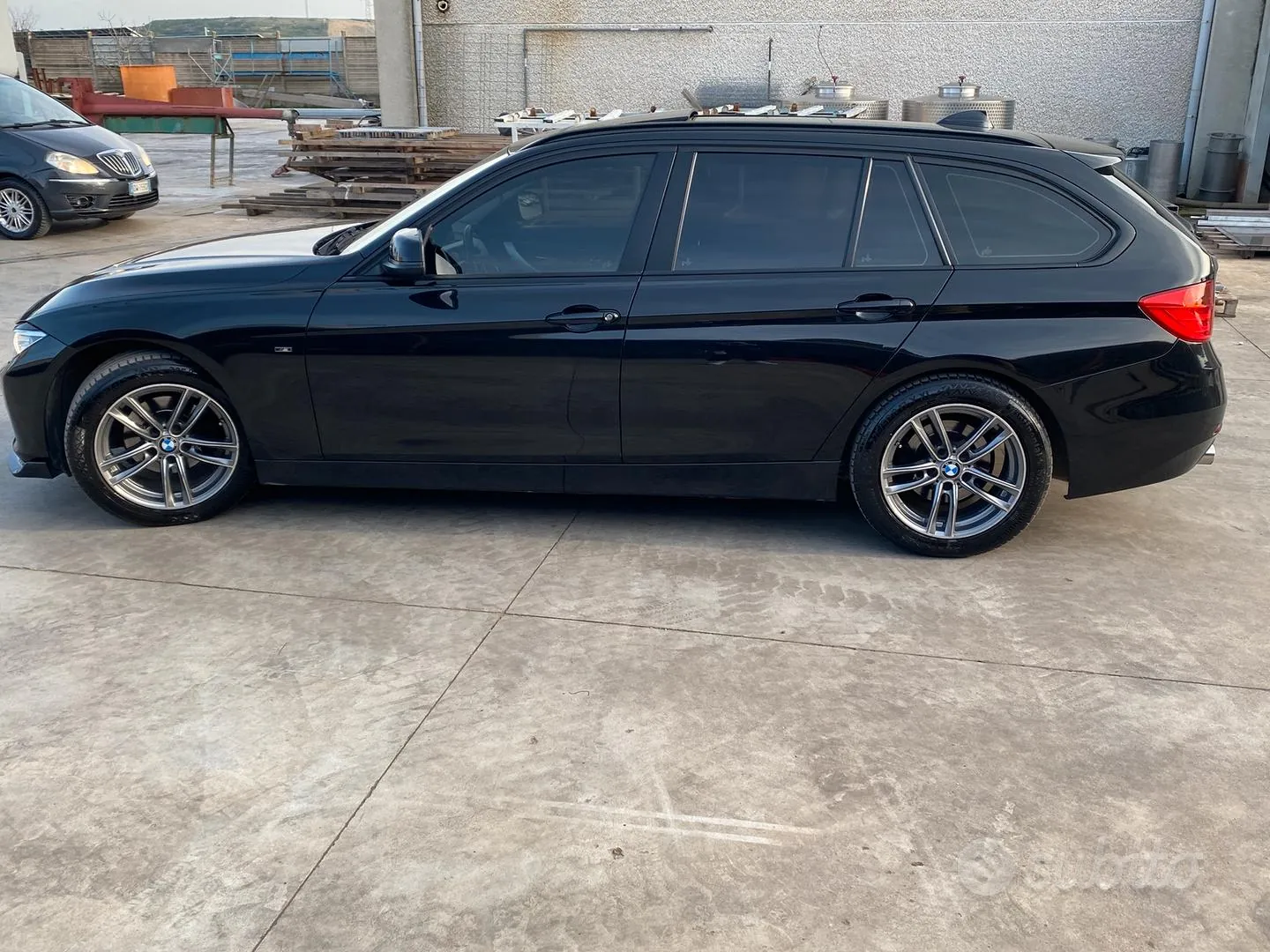 BMW 318 2014 photo 2