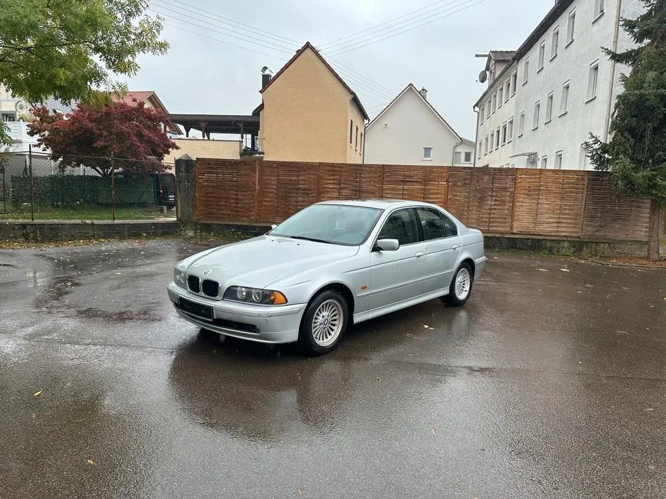 BMW 520I