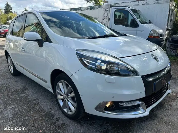 Renault Scenic 2012 photo 2