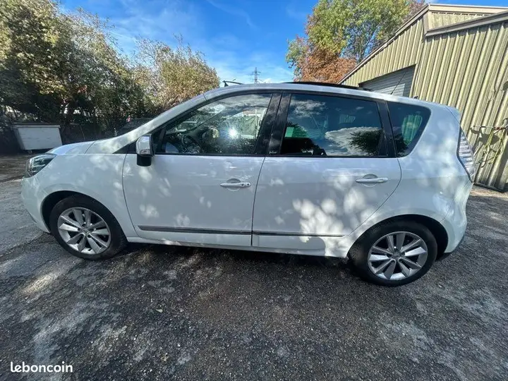 Renault Scenic 2012 photo 4
