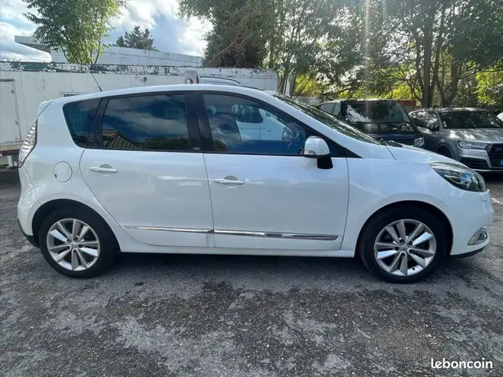 Renault Scenic 2012 photo 3