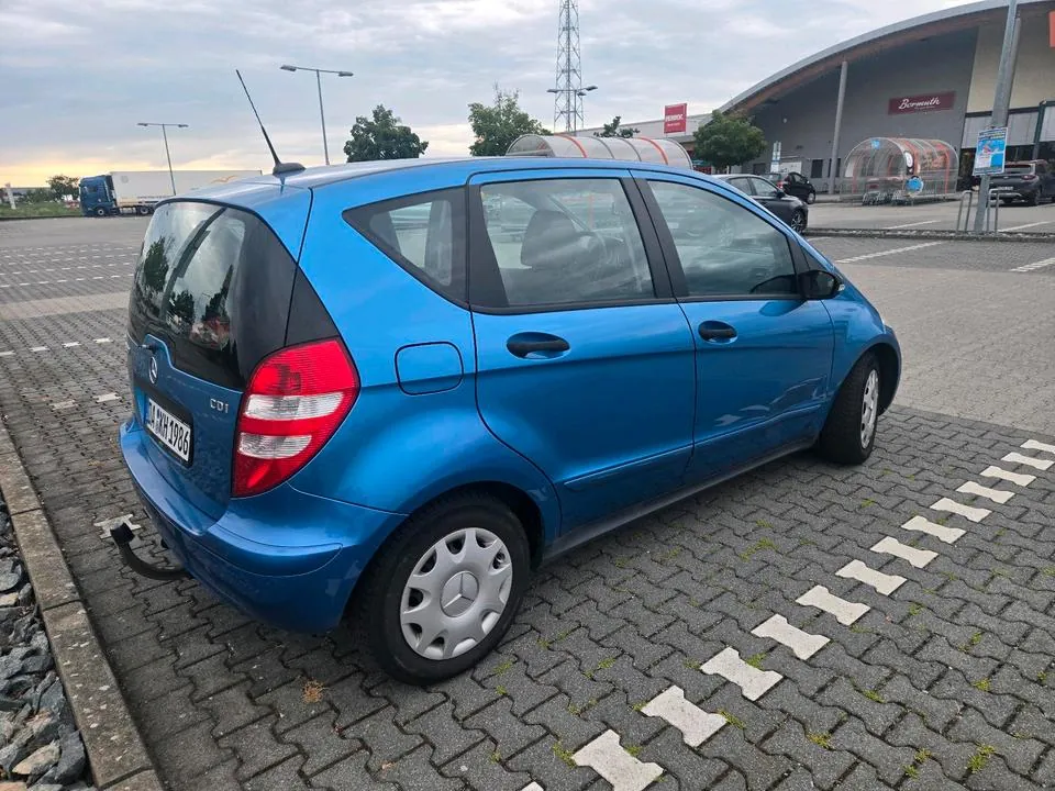 Mercedes-Benz A180
