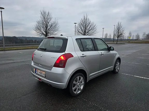Suzuki Swift 2006 photo 4