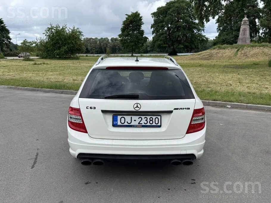 Mercedes-Benz C63 Amg 2009 photo 5
