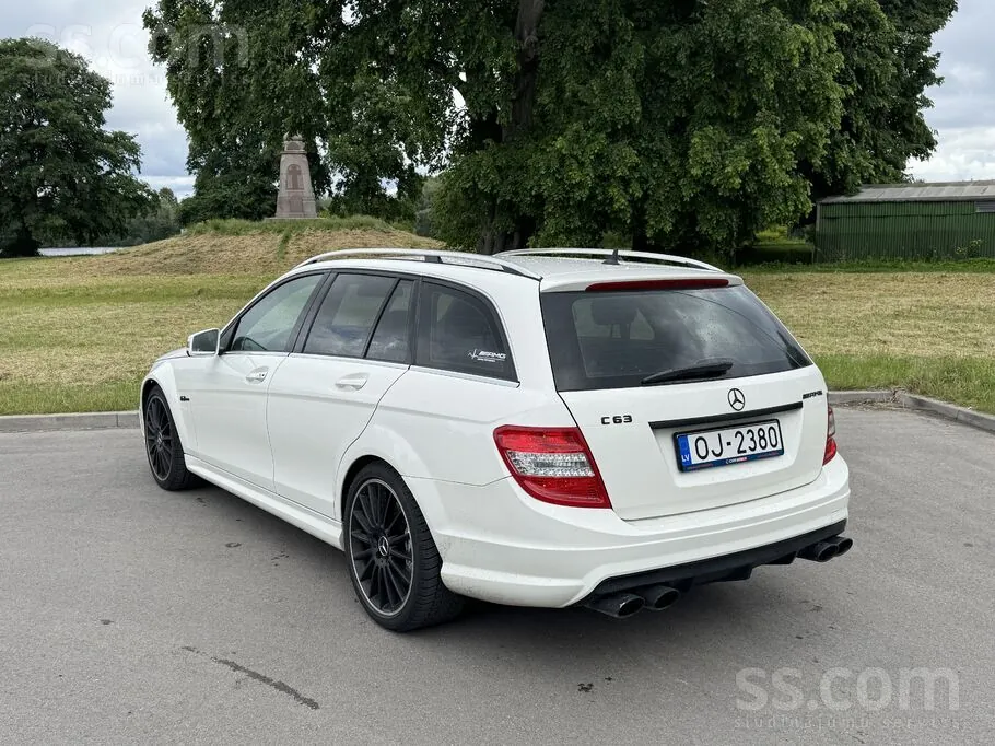 Mercedes-Benz C63 Amg 2009 photo 4