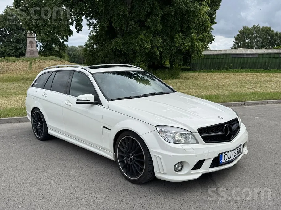 Mercedes-Benz C63 Amg 2009 photo 3
