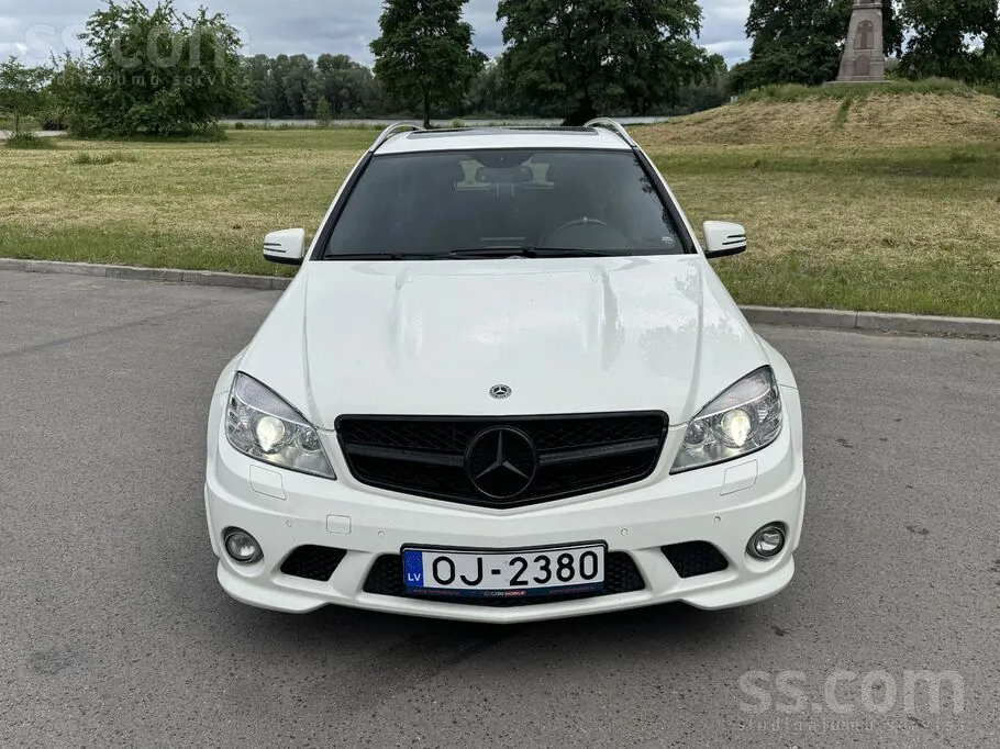 Mercedes-Benz C63 Amg 2009 photo 2
