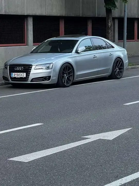 Audi A8 2011 photo 3