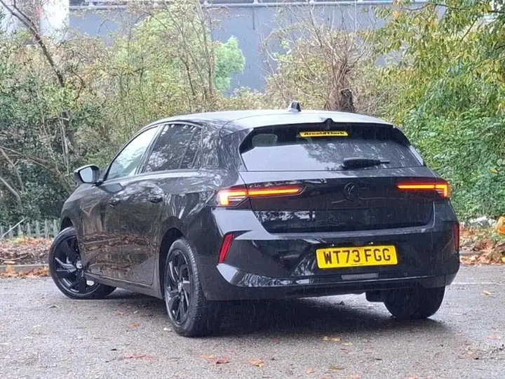 Vauxhall Astra 2023 photo 2