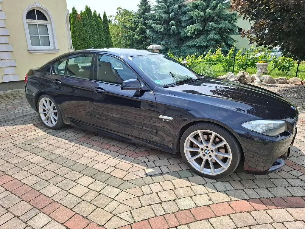 BMW 5 Series 2012 photo 2
