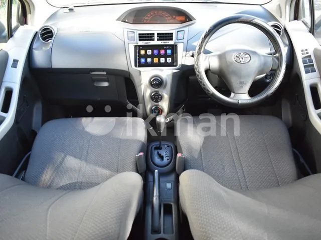 Toyota Vitz 2010 photo 2