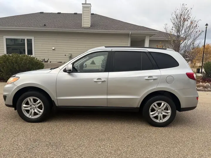 Hyundai Santa Fe 2012 photo 3