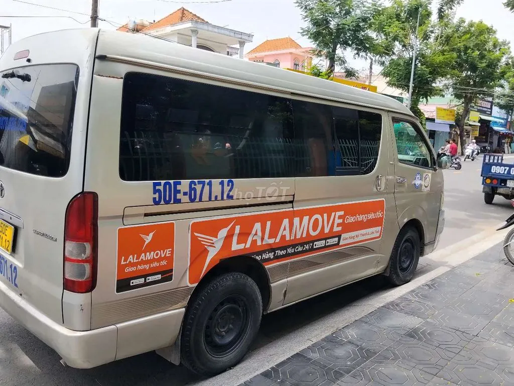 Toyota Hiace 2006 photo 2