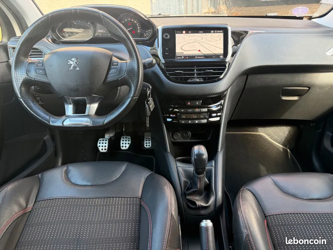 Peugeot 208 2018 photo 3